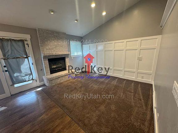 176 Country Club Dr_10172025