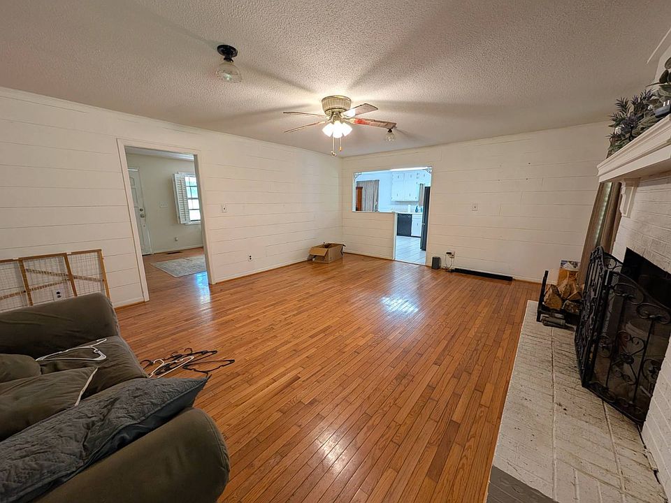 10th image of 142 Roberts Rd