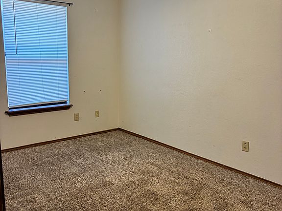 4th image of 302 S Avenue I