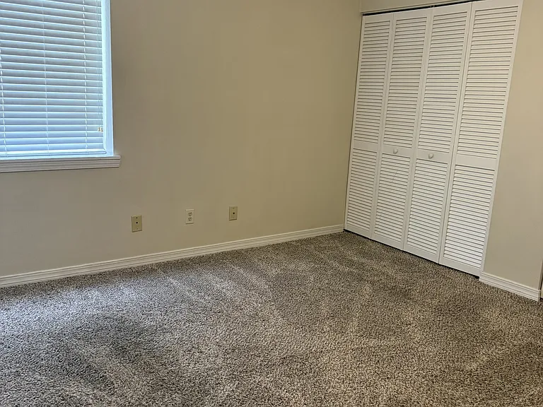 101 Old Ferry Rd #1-unit 8-B — Photo 3