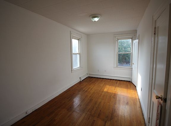 5th image of 82-11 31st Ave #2