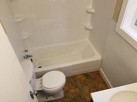 5th image of 238 1/2 Terry Ave