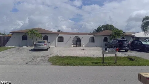 2 bed, 1.0 bath, 834 sqft, $1,200 — Photo 1