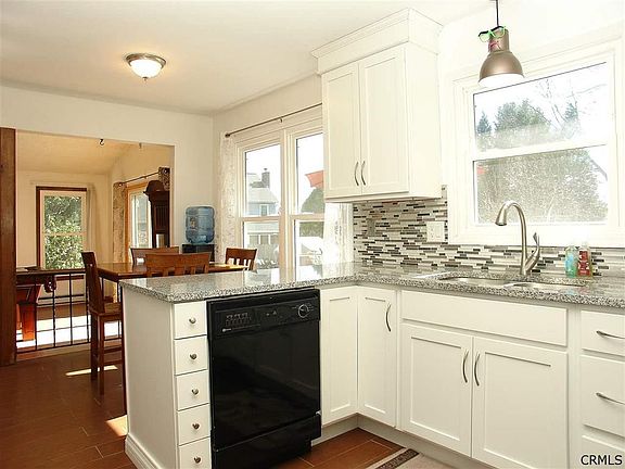3rd image of 24 Montgomery Way