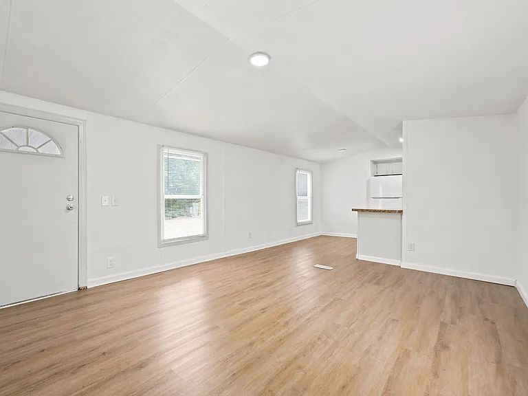 1046 Artic Loop — Photo 4