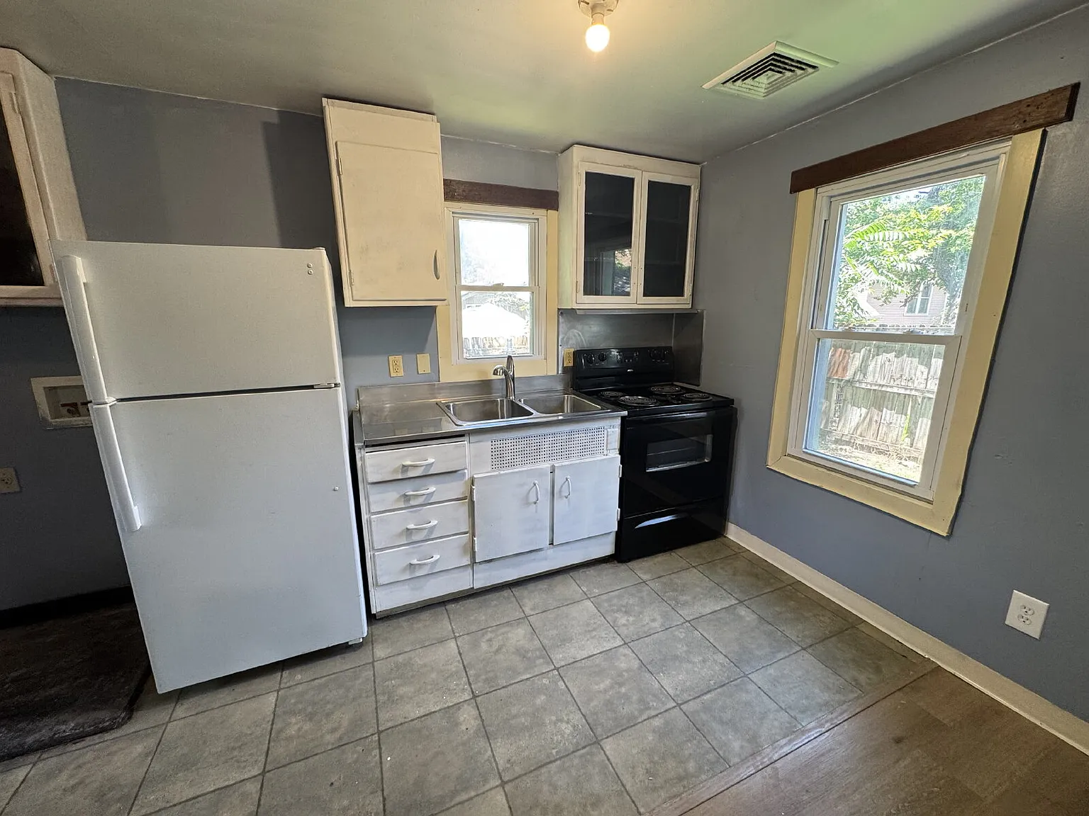 1 bed, 1.0 bath, $595 — Photo 4