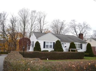 19 Fountain Dr, Valhalla, NY 10595