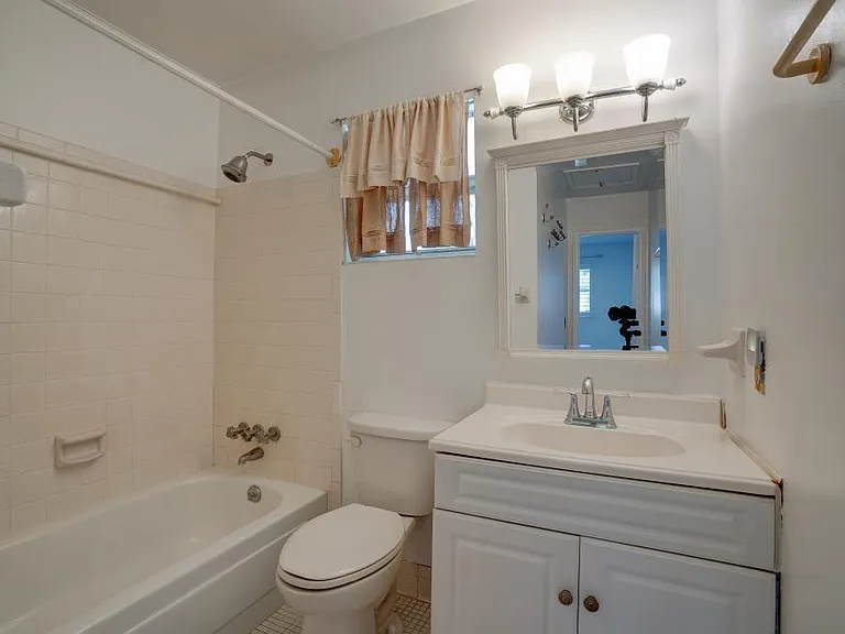 2111 NE 1st Ct #203 — Photo 16