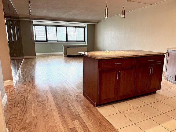 3rd image of 9 Hawthorne Pl APT 7J