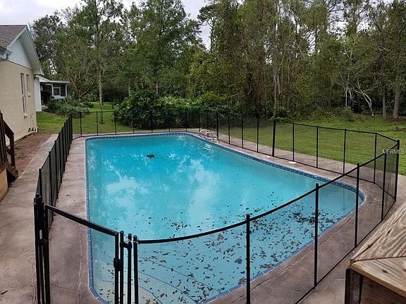4th image of 302 Magnolia Oak Dr