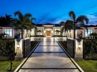 601 Carica Rd, Naples, FL 34108