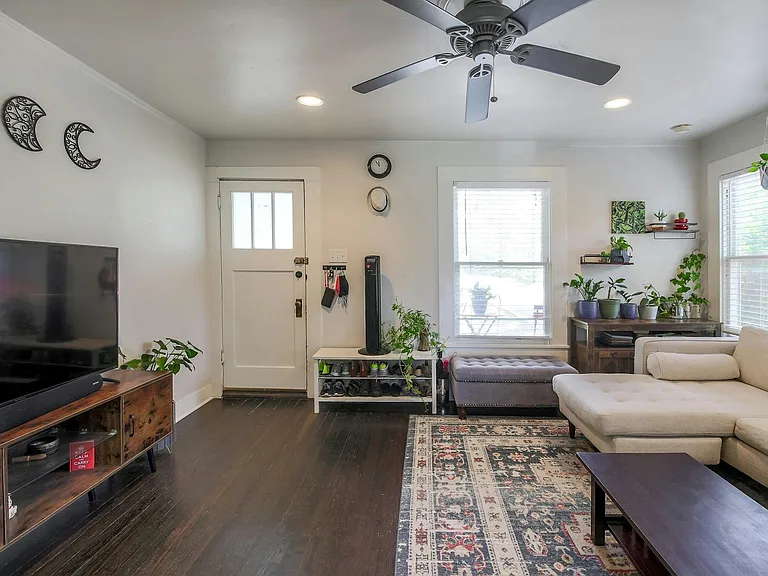 3111 Robinson Ave — Photo 5