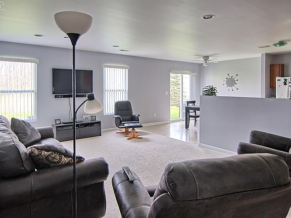 2nd image of 7461 Wren Dr