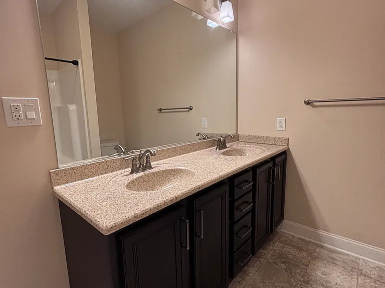 616 Lois Ln #616 — Photo 21