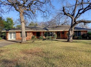 708 Club Oak Dr, River Oaks, TX 76114