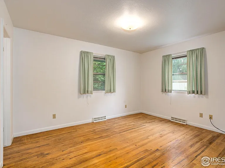 1033 Briarwood Rd — Photo 9