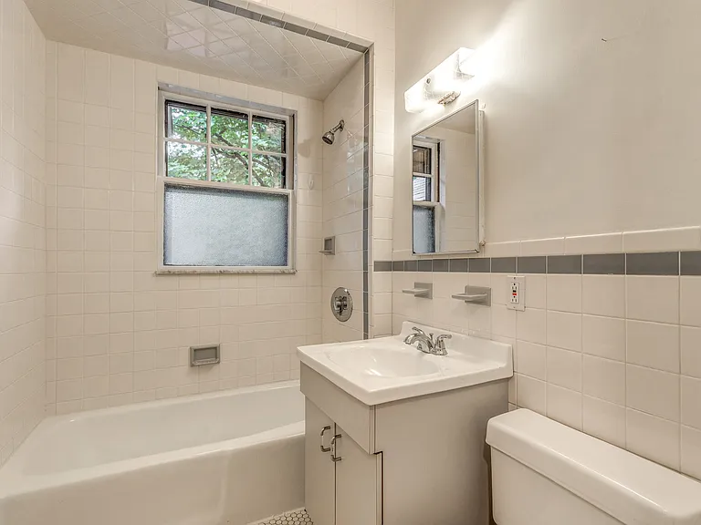 17 Traill St #1 — Photo 4