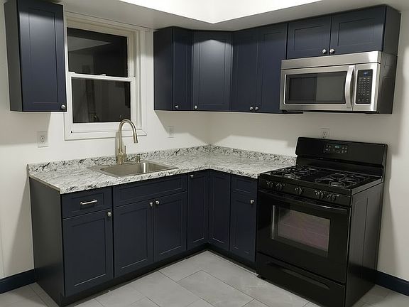 4th image of 27 Evans St