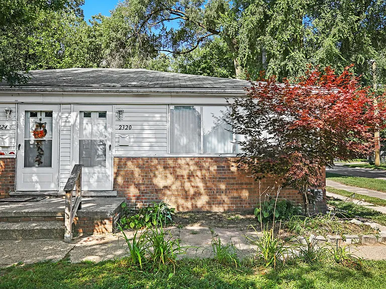 2758 Ackley Ave — Photo 23