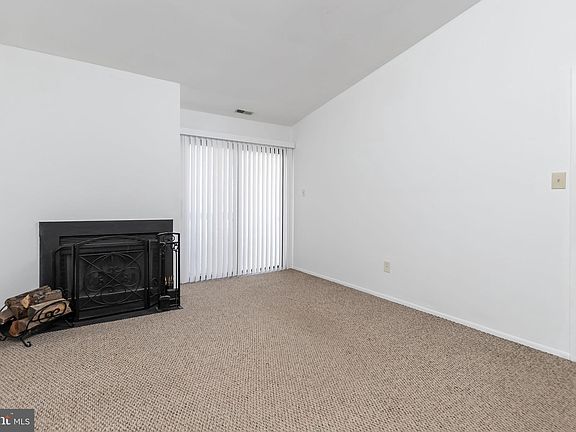4th image of 406 Durham Ct #406