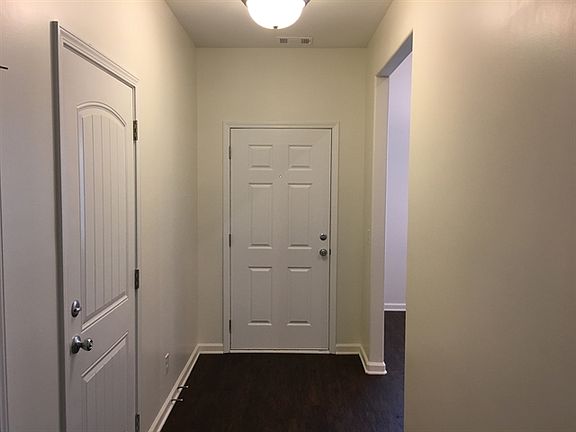 2nd image of 209 Crooked Oaks Dr