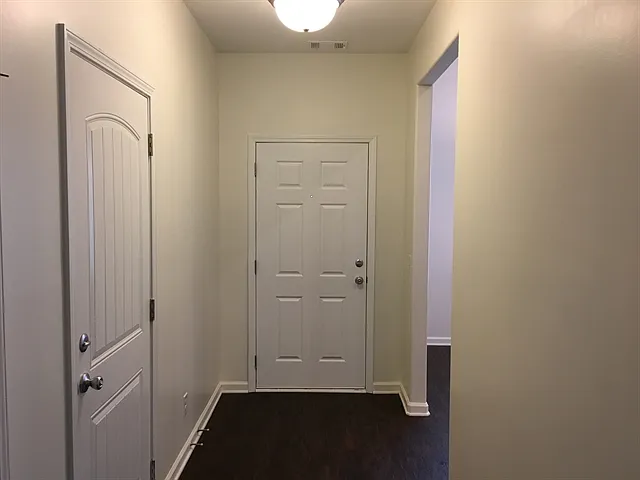 209 Crooked Oaks Dr — Photo 2
