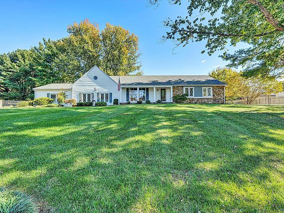 3rd image of 227 Ivy Ln