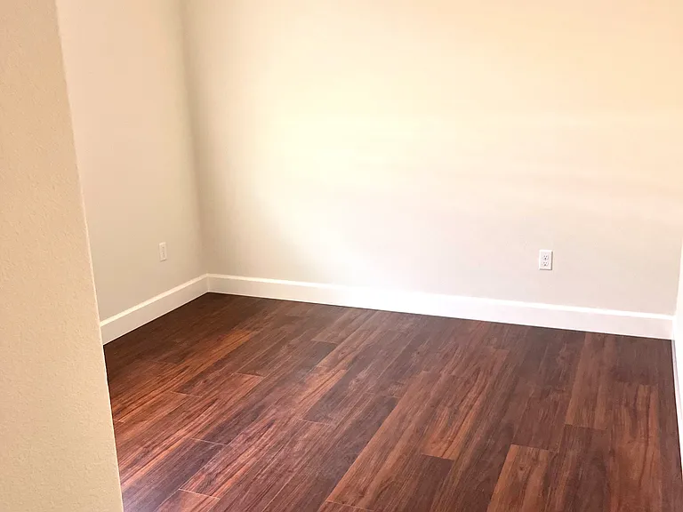 105 Farnham Ln — Photo 25