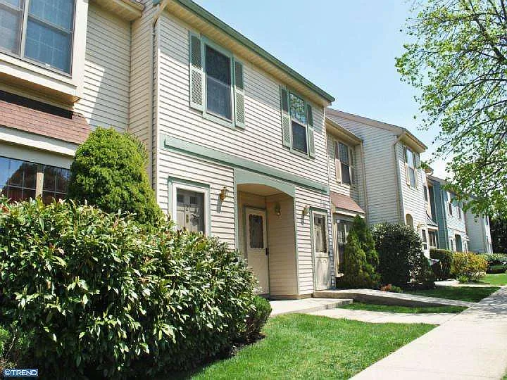 130 Wyndham Pl photo 1
