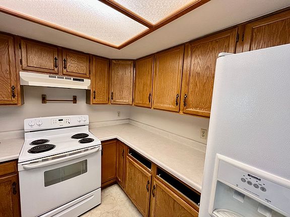 2nd image of 8889 Bellcove Cir