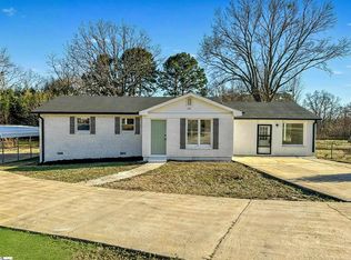 129 Colonial Dr, Chesnee, SC 29323