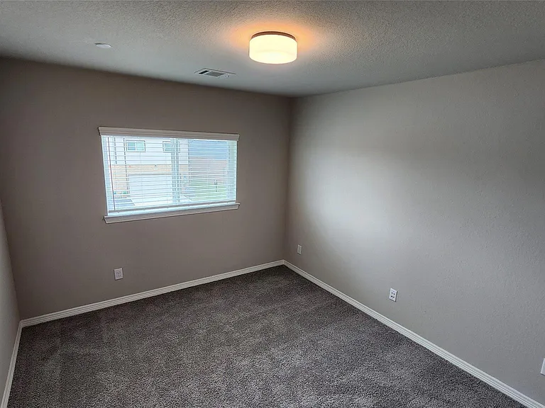8009 Scanlan Trl — Photo 17