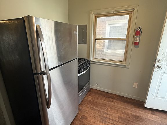 5th image of 1308 Hanford Ave