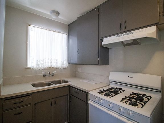 5th image of 56 N Parkwood Ave #3