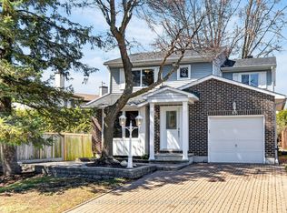 13 Valley Ridge St, Ottawa, ON K2E7W1