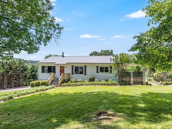 3rd image of 115 Coburn Dr