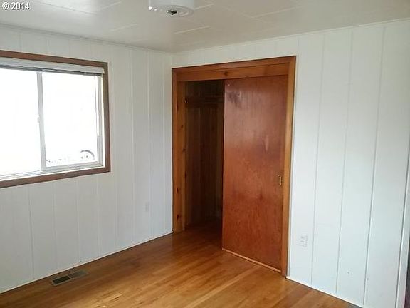4th image of 209 W Lincoln St