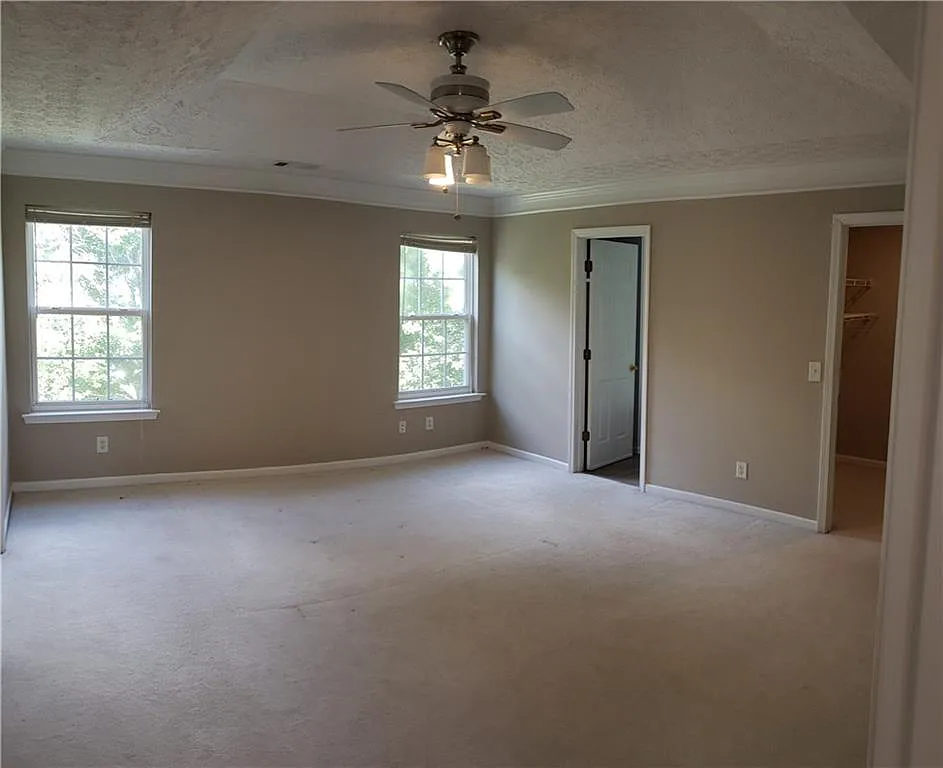 4 bed, 2.5 bath, 2228 sqft, $2,400 — Photo 3