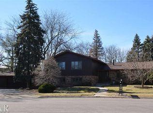 2 Turner Rd, Normal, IL 61761