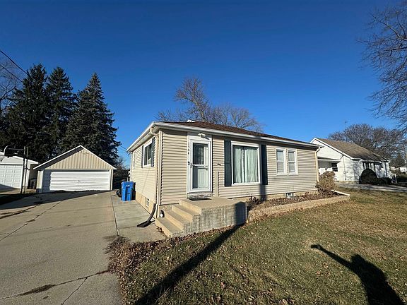 3rd image of 1504 River Dr