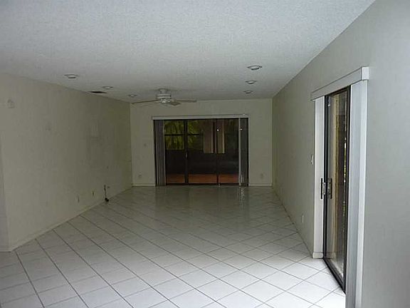 5th image of 4318 Acacia Cir