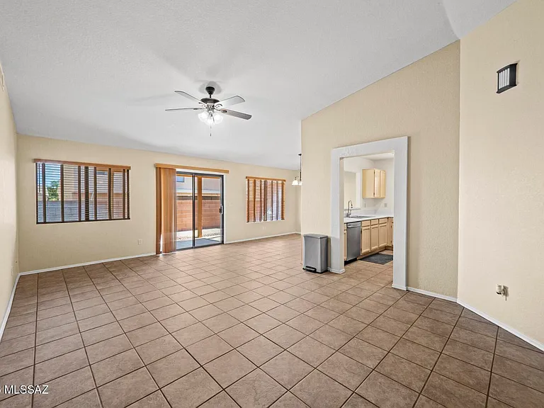 3067 W Country Hill Dr — Photo 8