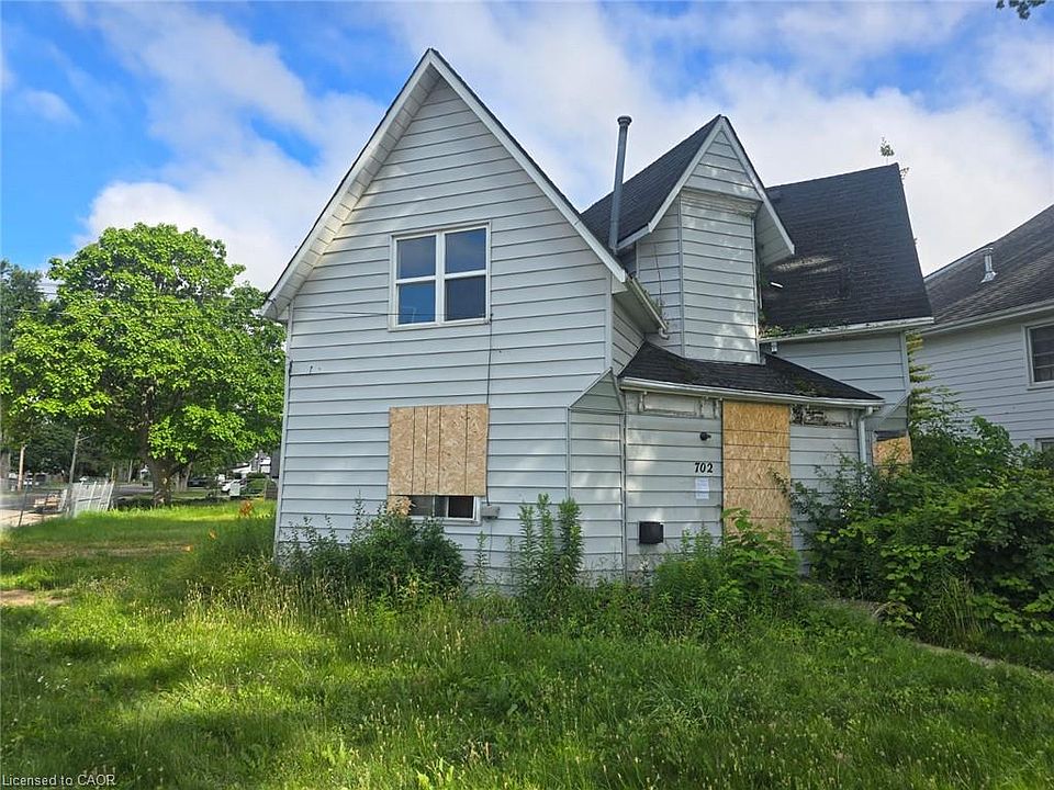 2nd image of 702 Cedar St