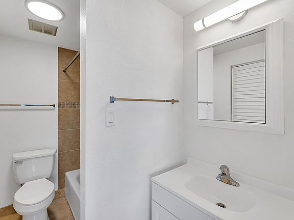 3rd image of 300 Holcomb Ave APT 32