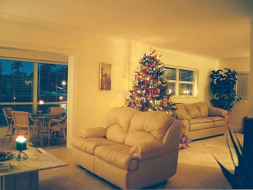 Apt 4 Living Room