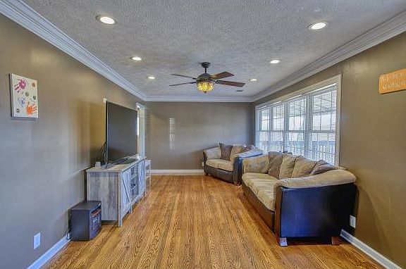 4th image of 931 Cooper St