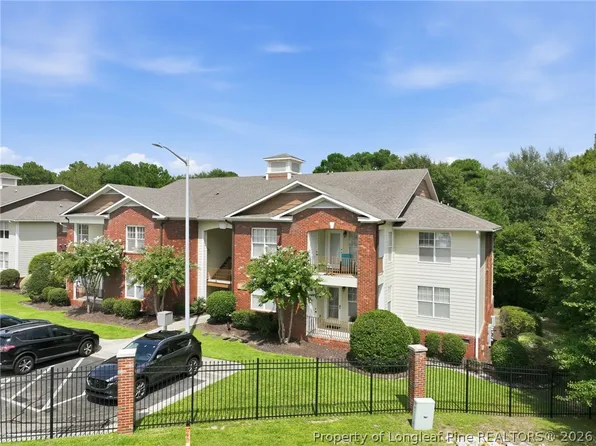 513 Meadowland Ct APT 8, Hope Mills, NC 28348