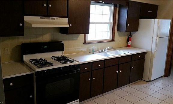 2nd image of 907 N Highland Ave