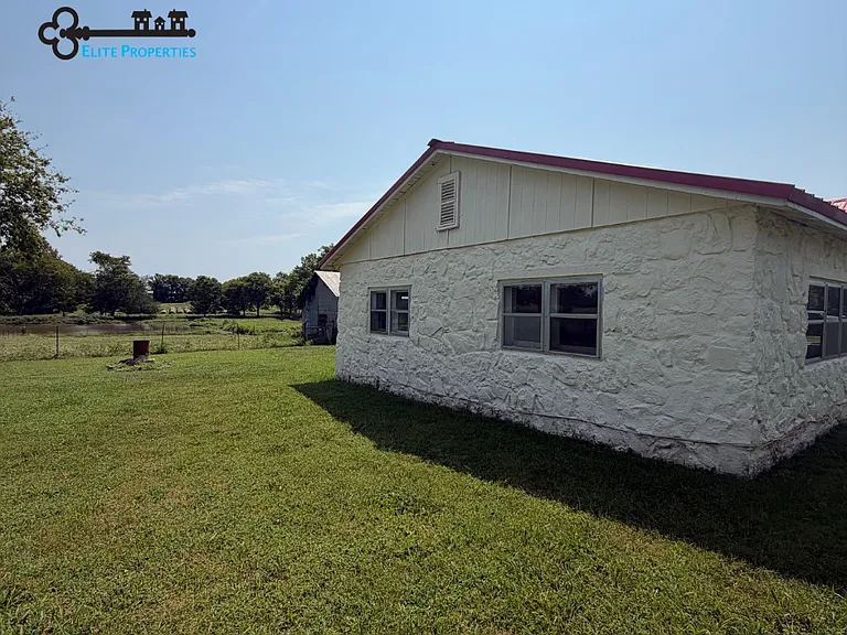 5828 S Farm Road 67 — Photo 8