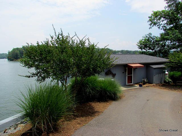 2nd image of 345 Hermitage Rd